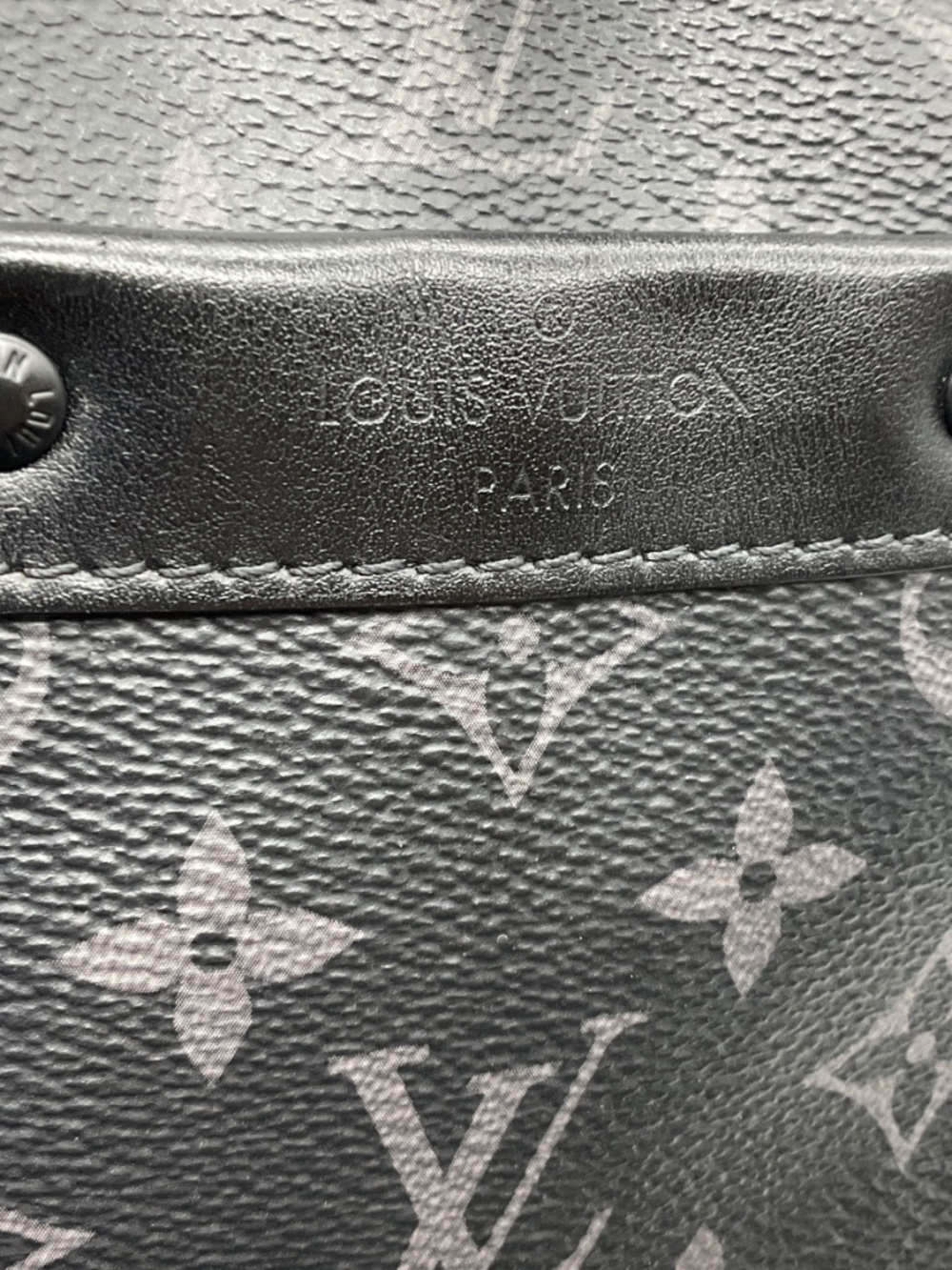 LOUIS VUITTON BLACK MONOGRAM CANVAS AND LEATHER ALPHA MESSENGER BAG - Picture 5 of 13